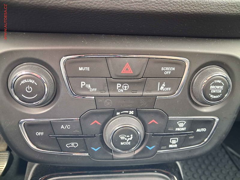 Jeep Compass (2018) 1.4 MultiAir 4x4, Limited, AT - fotka 14 z 22
