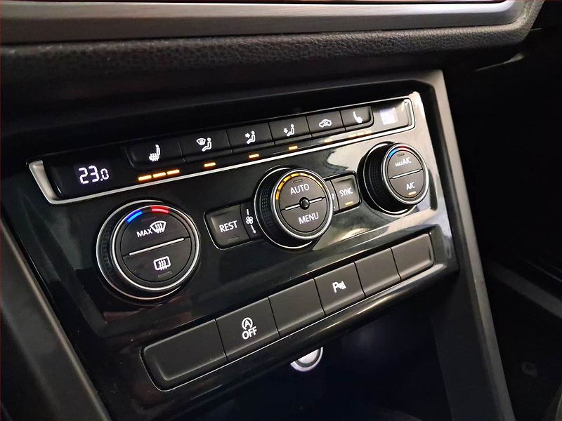 Volkswagen Touran (2018) Comfortline 2.0 TDI, ČR,1.maj - fotka 17 z 22
