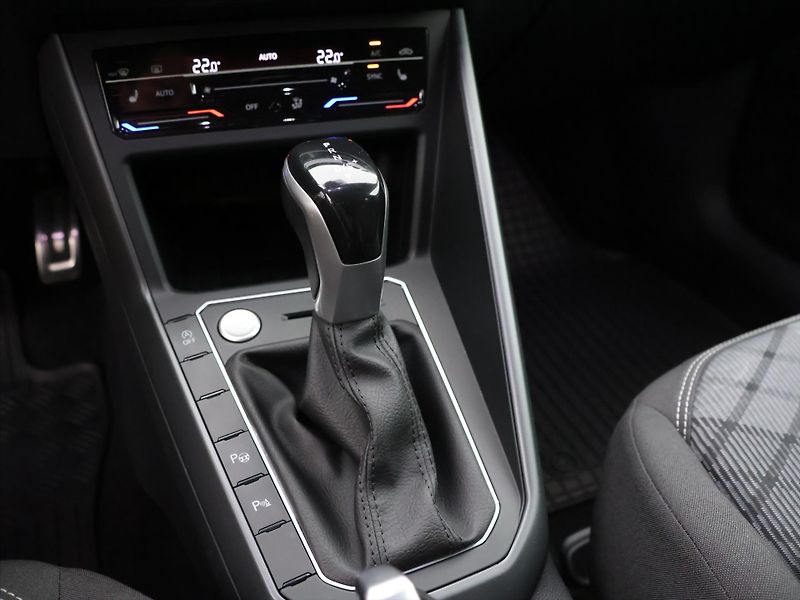 Volkswagen Taigo 1,0 TSI DSG R-Line Virtual DPH - fotka 18 z 26