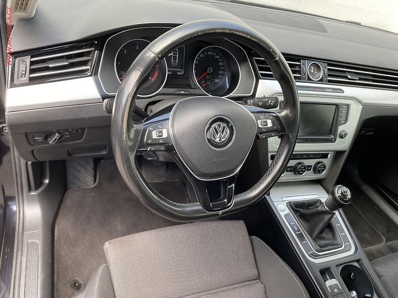 Volkswagen Passat (2015) 2.0TDi, ČR, AC, kamera - fotka 13 z 18