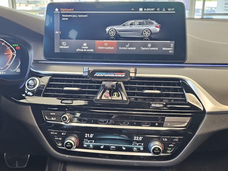 BMW Řada 5 530d xDrive - fotka 23 z 30