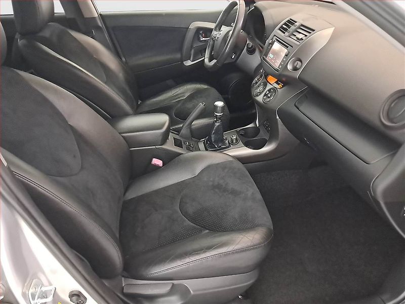 Toyota RAV4 (2012) 2.2 D-4D, 4X4, Kůže, Tempomat - fotka 9 z 20