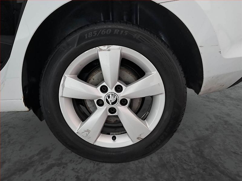 Škoda Rapid (2014) Spaceback 1.2 TSI - fotka 14 z 16