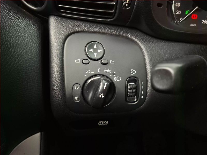 Mercedes-Benz Třídy C (2004) C 220 CDI , Automat - fotka 16 z 17