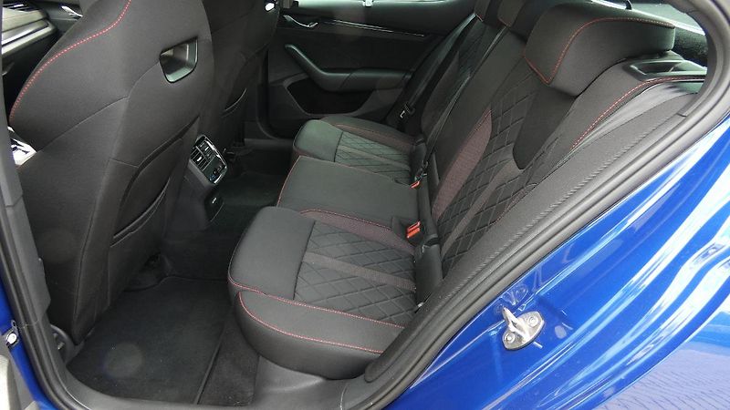Škoda Octavia 2.0 TSI 180kW DSG RS - fotka 20 z 27