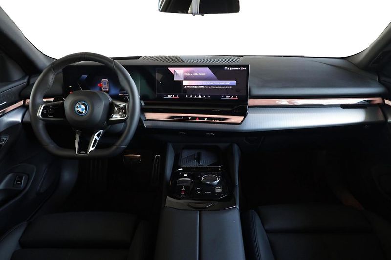 BMW Řada 5 530e xDrive Touring - fotka 5 z 32