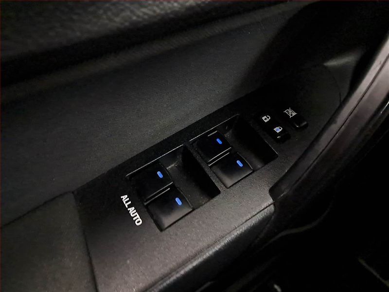 Toyota Corolla (2018) 1.6 Valvematic, Tempomat - fotka 18 z 20