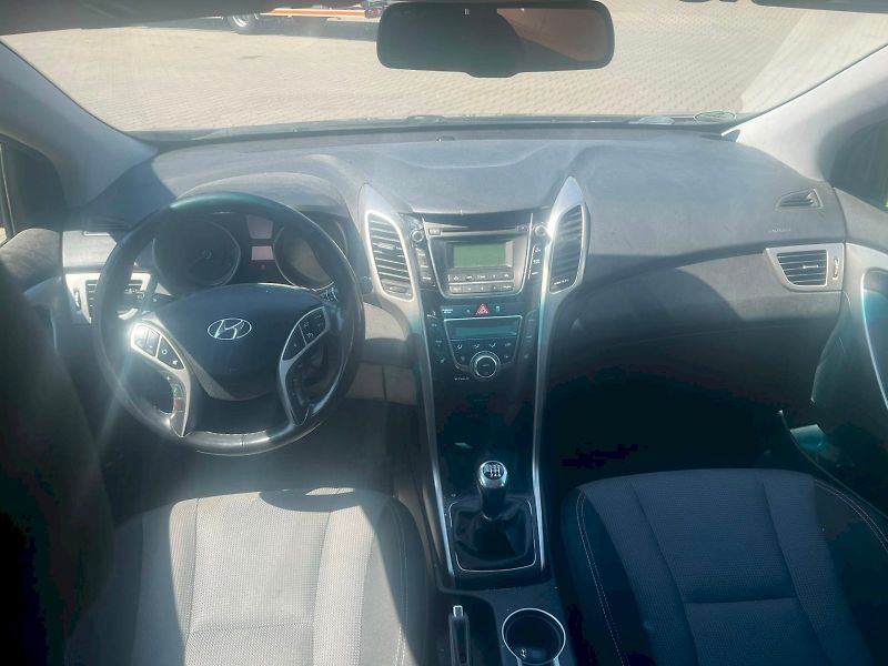 Hyundai i30 (2017) 1.6 GDI 99kW Weekend kombi - fotka 11 z 25