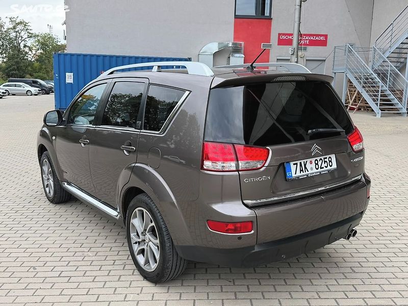 Citroën C-Crosser (2012) 2.2HDi, 115kw 4x4 Aut. 7 míst - fotka 3 z 18