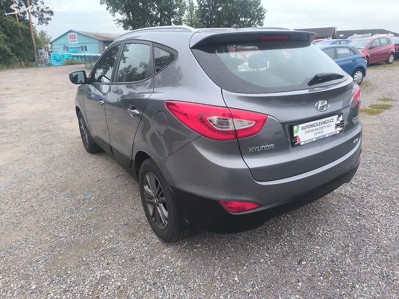 Hyundai ix35 2.0D4X4,70KM,MAX VÝBAVA,KRÁSNÝ - fotka 5 z 31