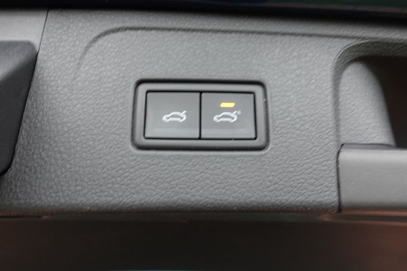 Volkswagen Passat ZLEVNĚNO 2,0TSi 206kW Alltrack - fotka 14 z 37