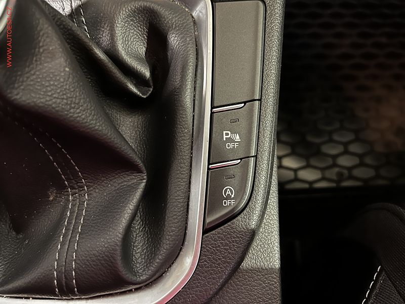 Hyundai i30 (2018) 1.4 T-GDi, 1.maj,ČR, Trikolor - fotka 15 z 16
