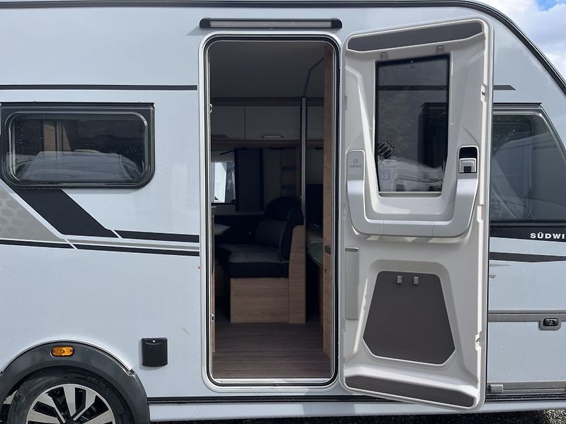 Knaus (2027) Südwind 580 QS BLACK SELECTION - fotka 9 z 21