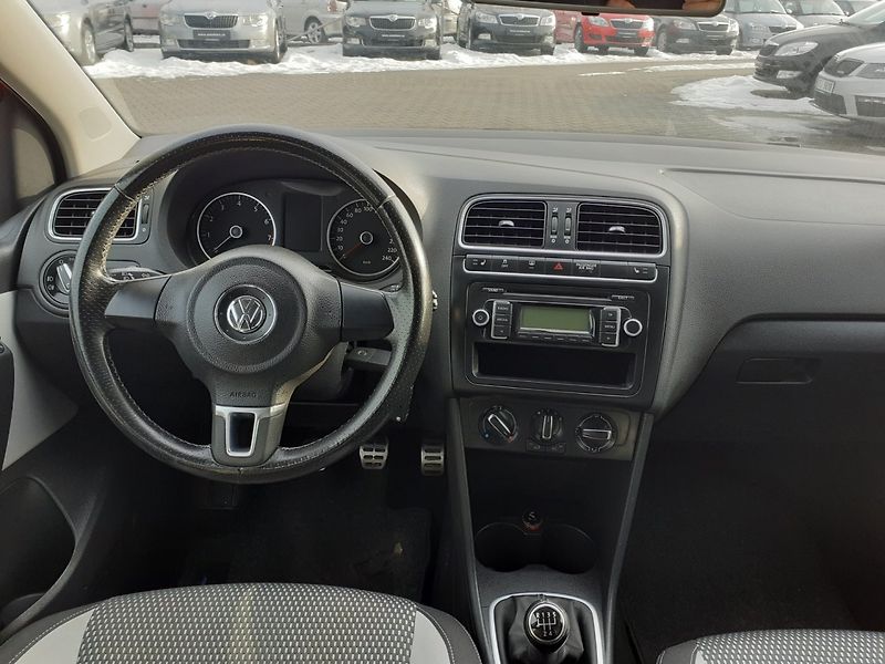 Volkswagen Polo (2012) 1.2 HTP CROSS - fotka 7 z 35