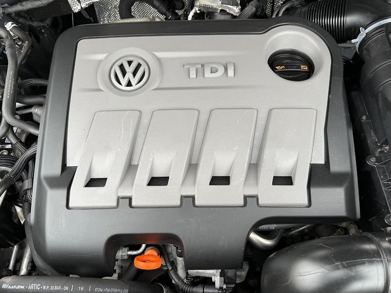 Volkswagen Sharan 2,0 TDI Panorama Automat DSG - fotka 7 z 41