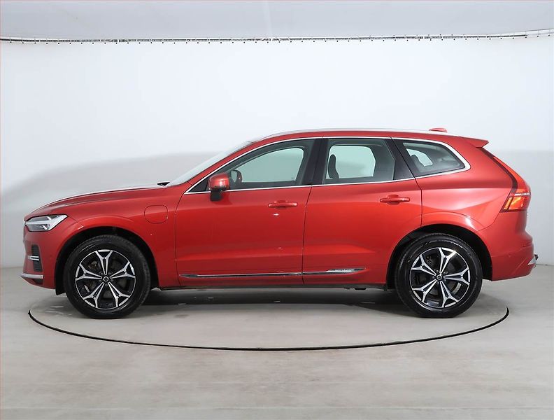 Volvo XC60 (2022) T6 Recharge - fotka 3 z 29