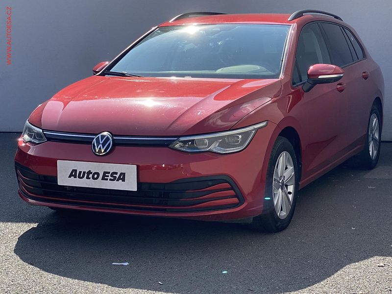 Volkswagen Golf (2022) 2.0 TDi, Life, DSG, LED - fotka 3 z 23