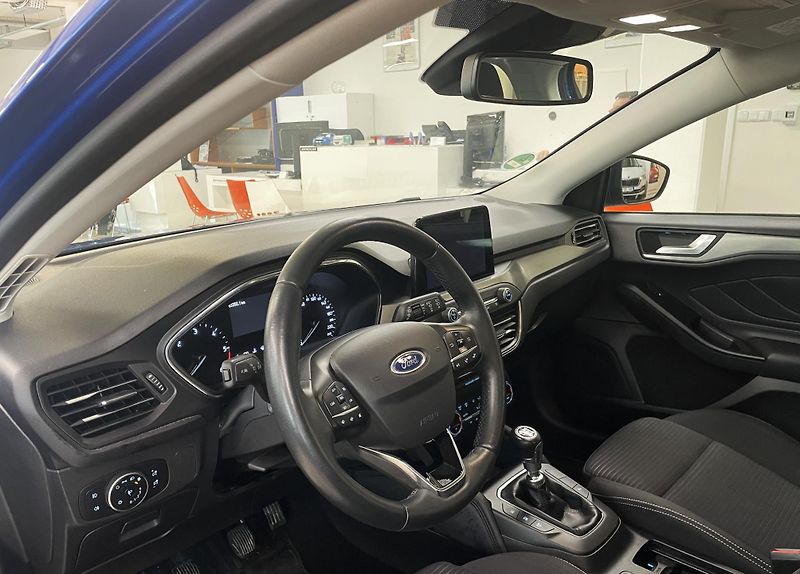 Ford Focus Titanium 1,5Ecoblue REZERVACE - fotka 9 z 29