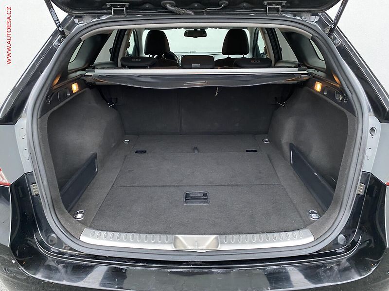 Hyundai i40 (2017) 1.7 CRDi, ČR, AC, park.čidla - fotka 7 z 19