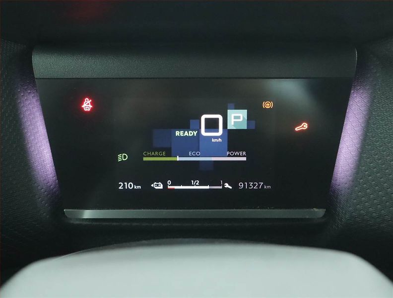 Citroën ë-C4 (2022) Feel Pack 50 kWh, SoH 90% - fotka 11 z 18