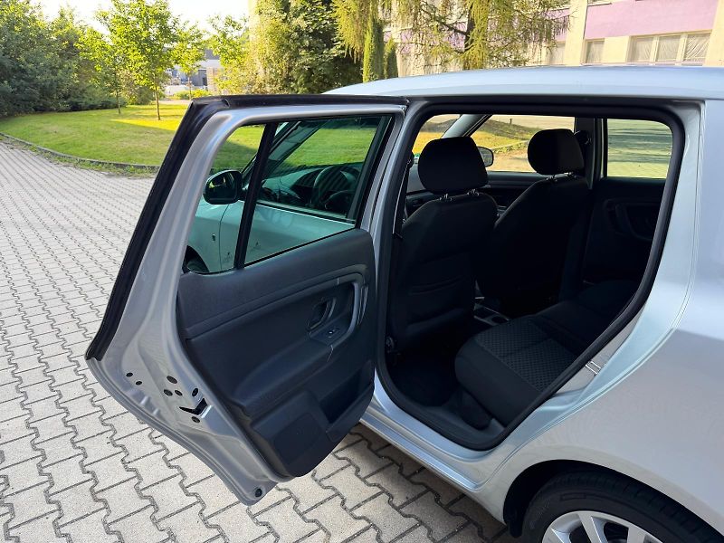 Škoda Fabia 1,2 TSi Best of /1.maj./servis - fotka 13 z 26