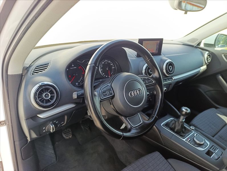 Audi A3 1,6 TDi Bi-xenon,Navi,Tempomat - fotka 13 z 34