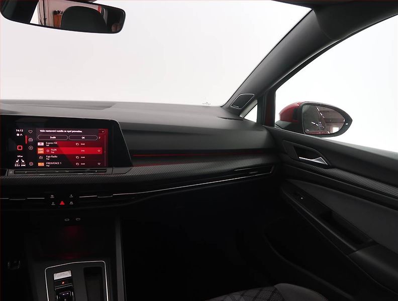 Volkswagen Golf (2020) R-Line 1.5 eTSI - fotka 8 z 21