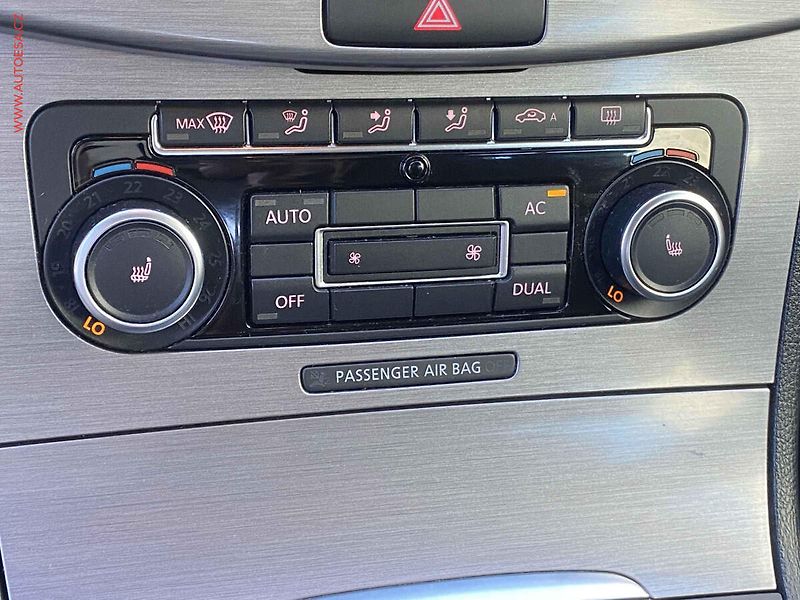 Volkswagen Passat (2011) 2.0TDi, 1.maj, Navi, park - fotka 17 z 21