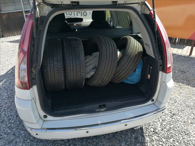 Citroën C4 Picasso 1,6 HDi - fotka 18 z 23