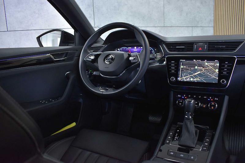Škoda Superb TDI 147kW 4x4*L&K*WEBASTO*ČR 1 - fotka 8 z 48