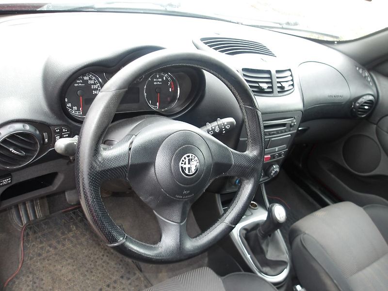 Alfa Romeo 147 1,6i 77kW LPG - fotka 19 z 30