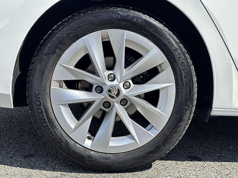 Škoda Octavia (2023) Combi 1.5 TSI Style+ - fotka 28 z 31