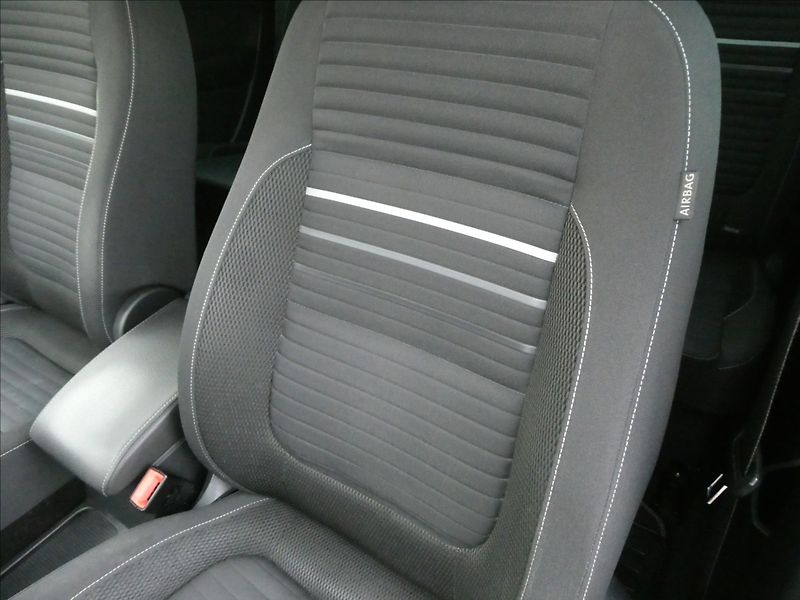 Volkswagen Sharan 2,0 TDi 103kW Cup,2xkola,panor - fotka 22 z 67