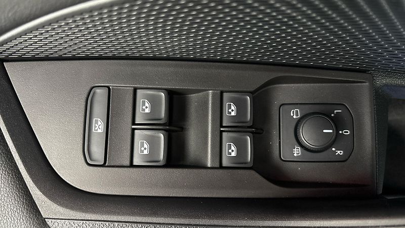 Škoda Octavia 2.0 TDI DSG Style Combi - fotka 21 z 25