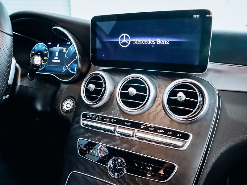 Mercedes-Benz Třídy C C 300d coupe 4MATIC AMG - fotka 29 z 32