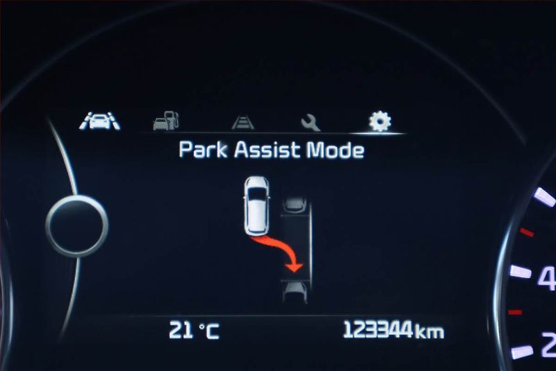 Kia Carens (2016) 1.6 GDI, Serv.kniha, Tempomat - fotka 18 z 26