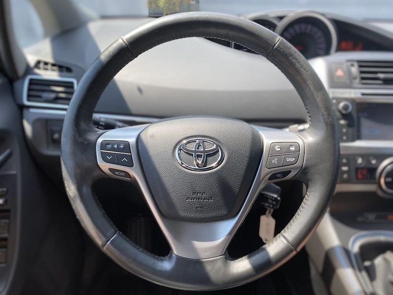 Toyota Verso 1.8i, ČR-2.maj, Active Trend - fotka 13 z 26