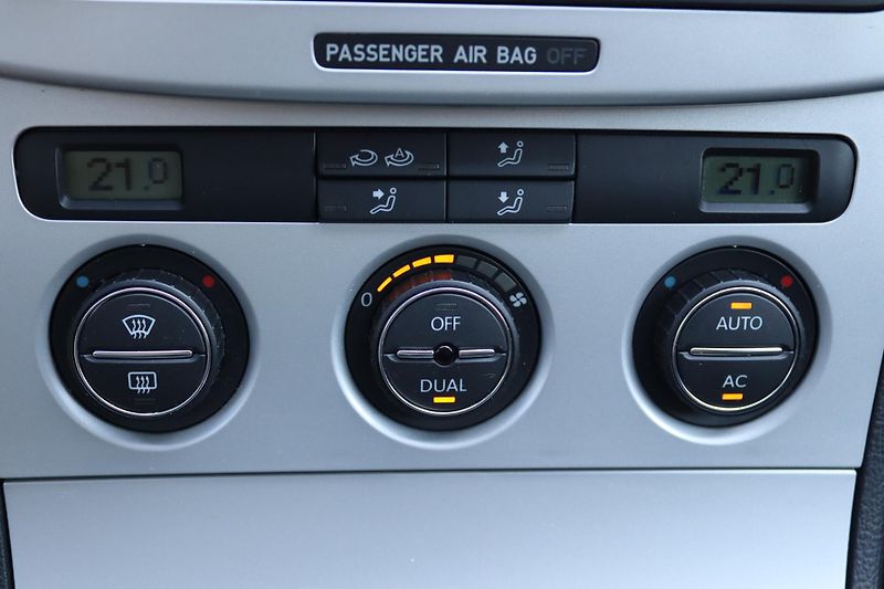 Volkswagen Passat VARIANT 2.0TDI DSG 103kW - fotka 33 z 50