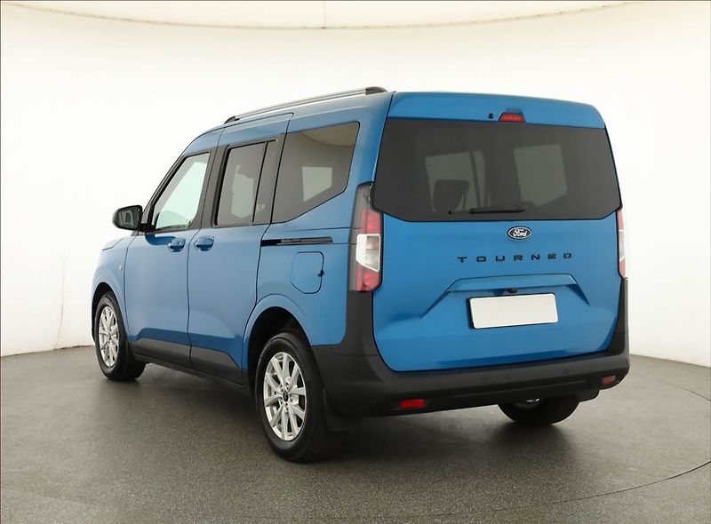 Ford Tourneo Courier (2025) Titanium 1.0 EcoBoost, 5Míst - fotka 4 z 18