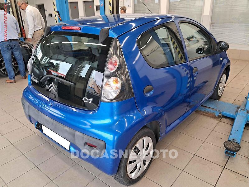Citroën C1 (2010) 1.0i, 2.maj,ČR - fotka 2 z 3