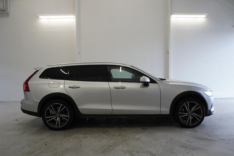 Volvo V60  CROSS COUNTRY D4 POLESTAR 4X4 - fotka 4 z 30
