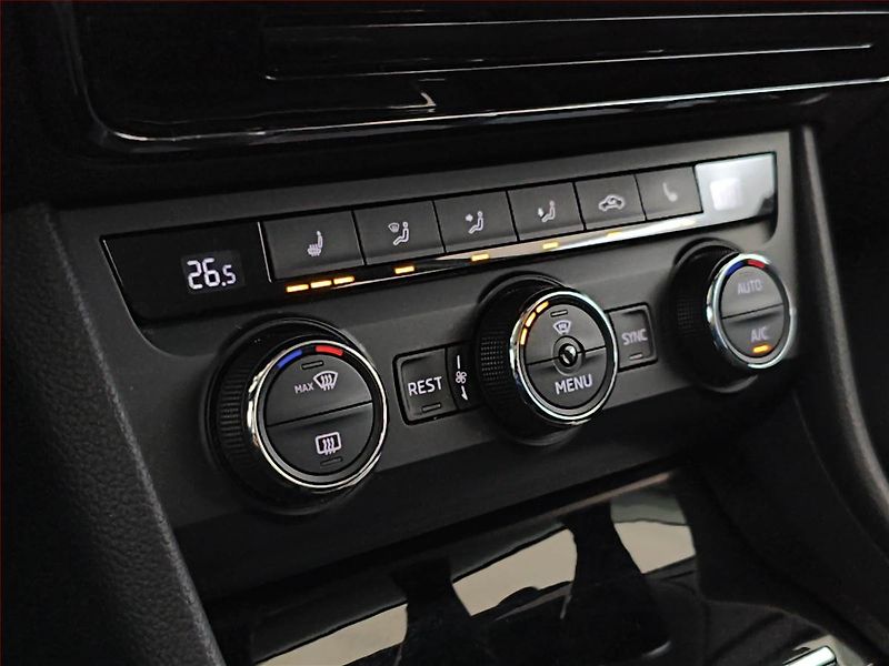 Škoda Superb (2015) Ambition Plus 1.6 TDI, Navi - fotka 14 z 16