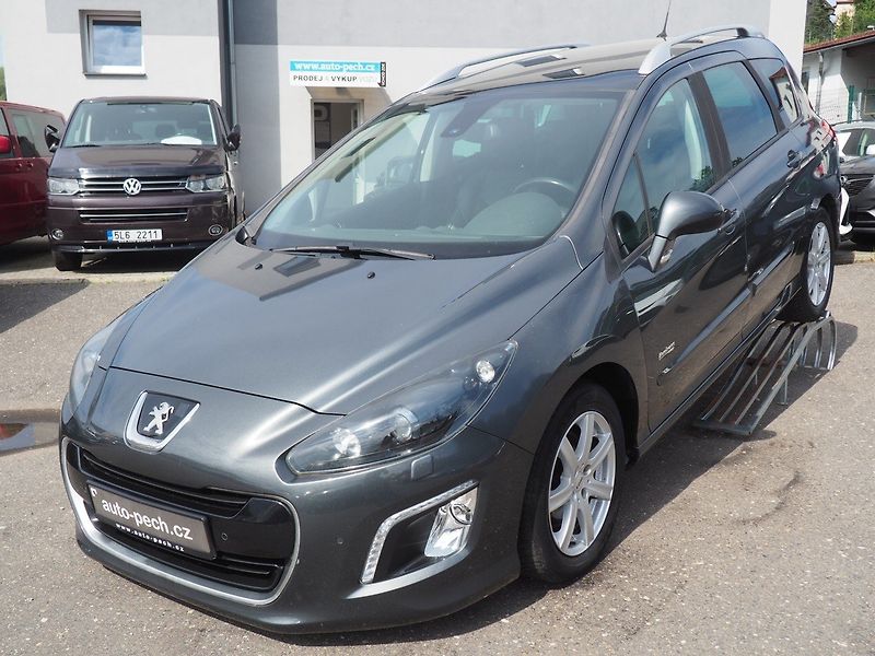 Peugeot 308 (2013) 2.0 HDI, SW BusinessLine, AT - fotka 1 z 33