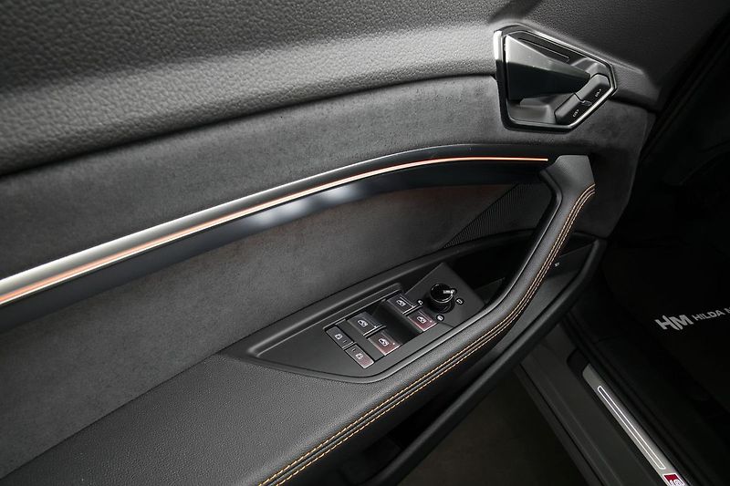 Audi e-tron 55 300kW SB BlackEdit ZÁRUKA - fotka 23 z 48