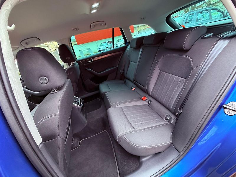 Škoda Superb 2.0 TDi DSG Style, Keyless - fotka 13 z 30