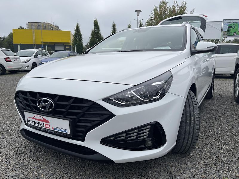Hyundai i30 1.6d 4/2022 NEHAV-NAVI-DPH-ČR! - fotka 10 z 43