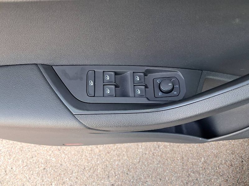 Škoda Karoq (2022) SPORTLINE Exclusive 1.5 TSI / - fotka 18 z 31
