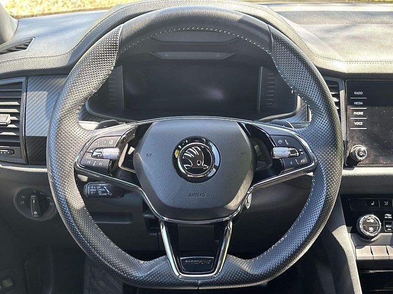 Škoda Kodiaq (2023) 2.0 TSI 4x4 DSG Sportline+ - fotka 19 z 33