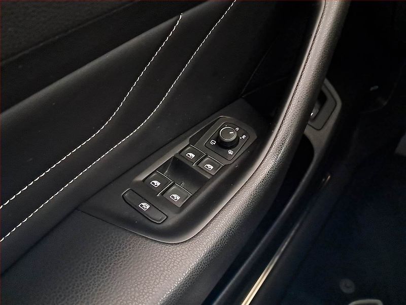 Volkswagen Passat (2020) Elegance 2.0 TDI, Automat - fotka 17 z 19