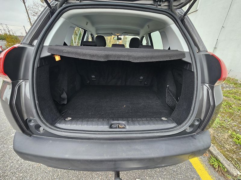 Peugeot 2008 (2016) 1.2i TAŽNÉ  - fotka 15 z 18